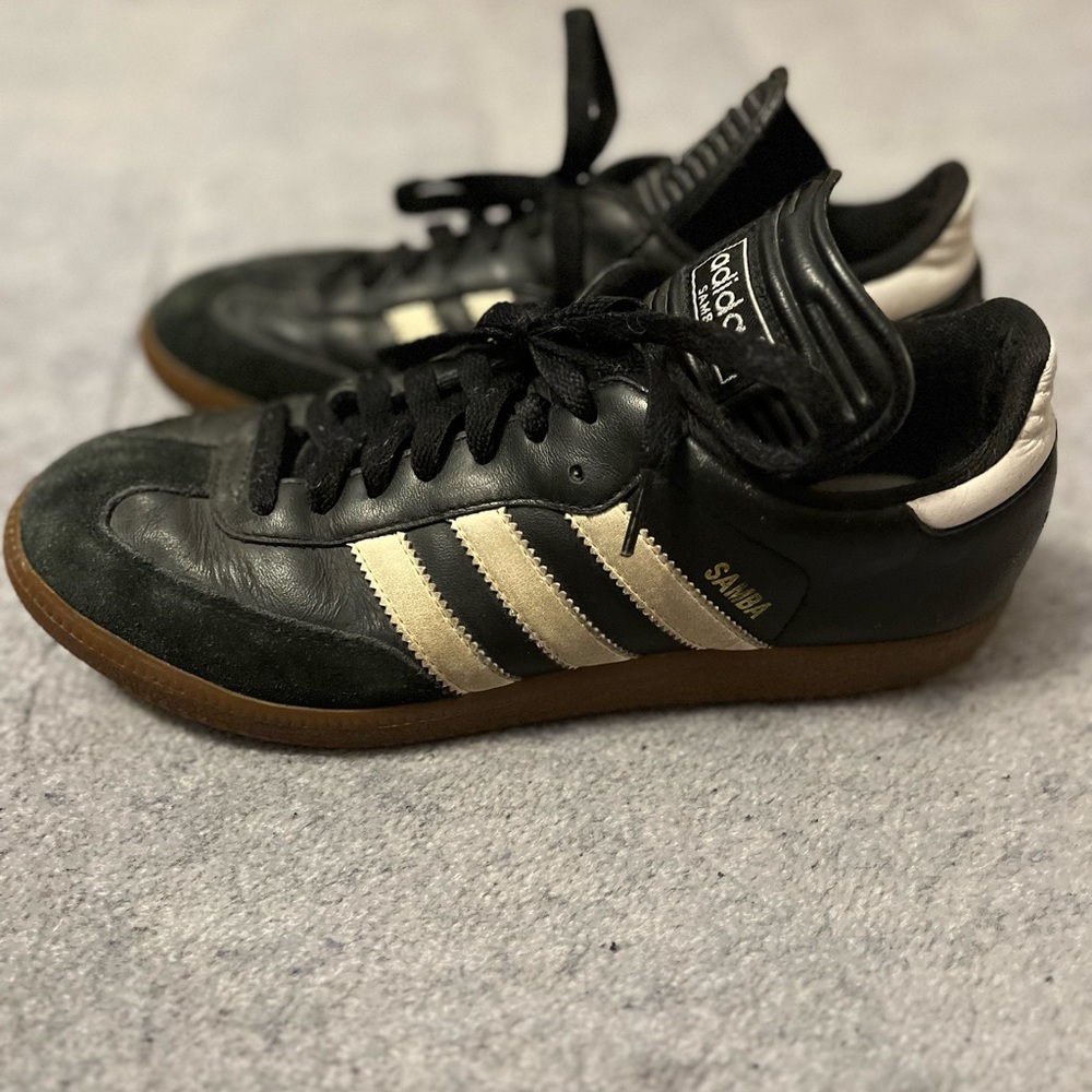 Size 7.5 Adidas Sambas